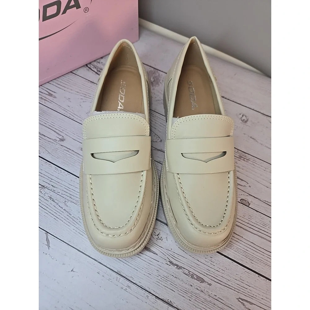 Soda Womens Eureka Chunky‎ Penny Loafer Bone Size 7 *New*